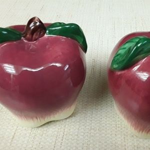 ArtWare Kitchen - Apple Salt and Pepper Shaker Fall Autumn NWT NIB ArtWare Kitchen - Apple Salt and Pepper Shaker Fall Autumn NWT NIB